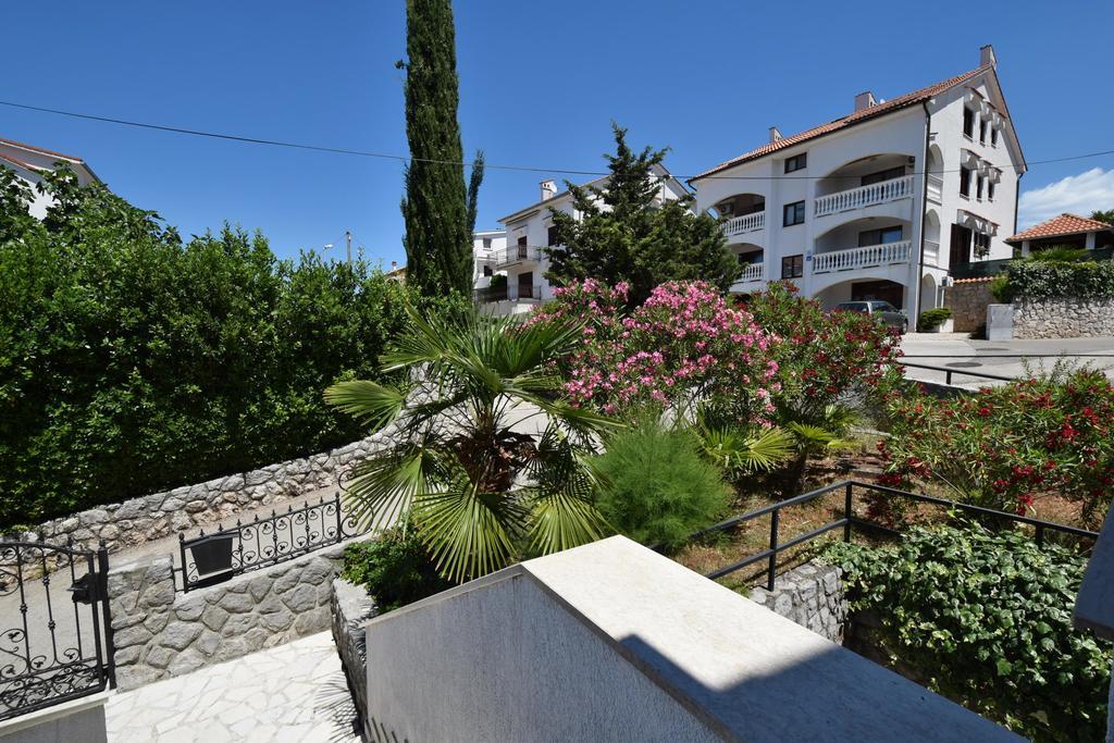 Apartments Drago Малинска Экстерьер фото