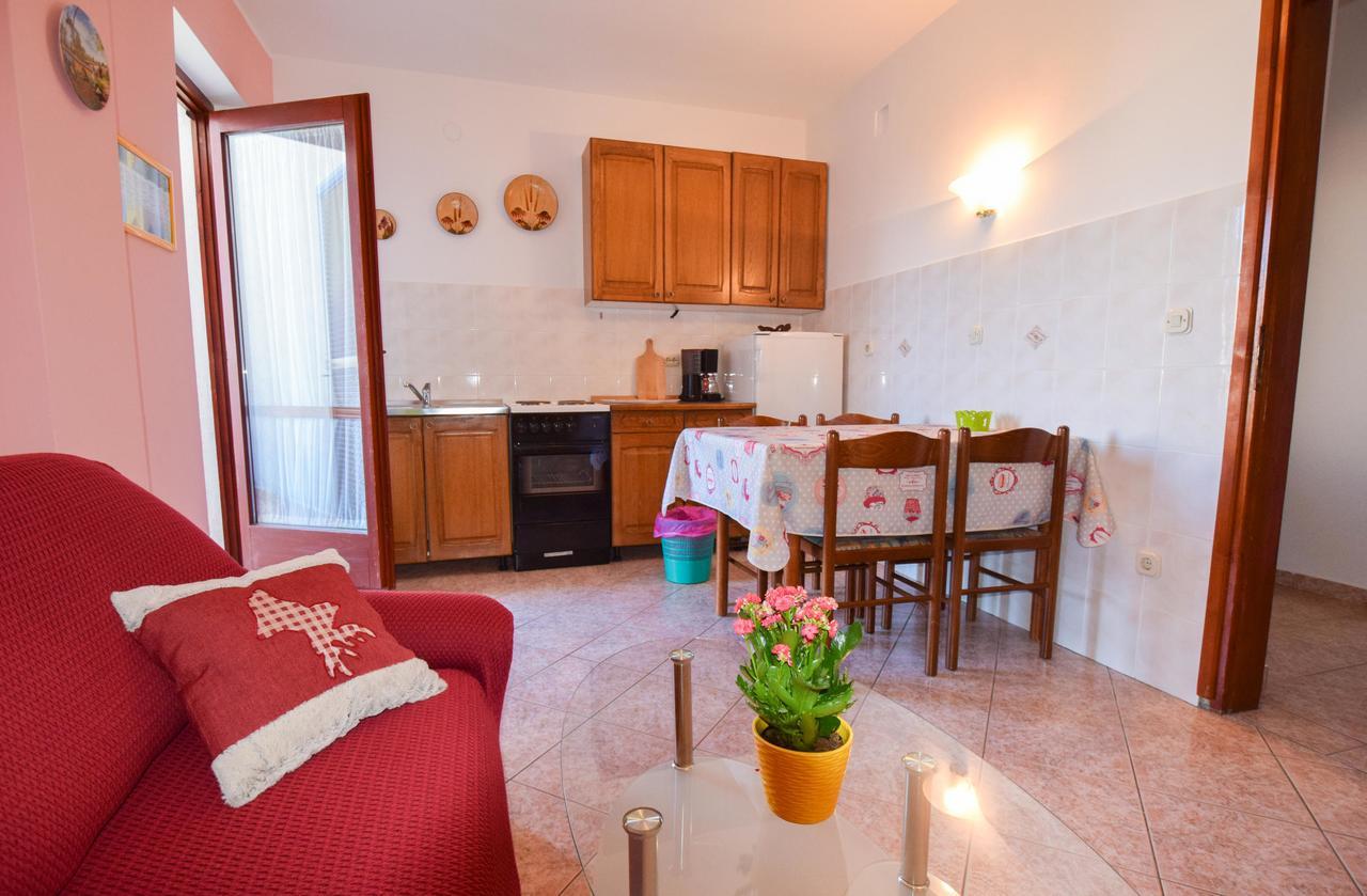 Apartments Drago Малинска Экстерьер фото